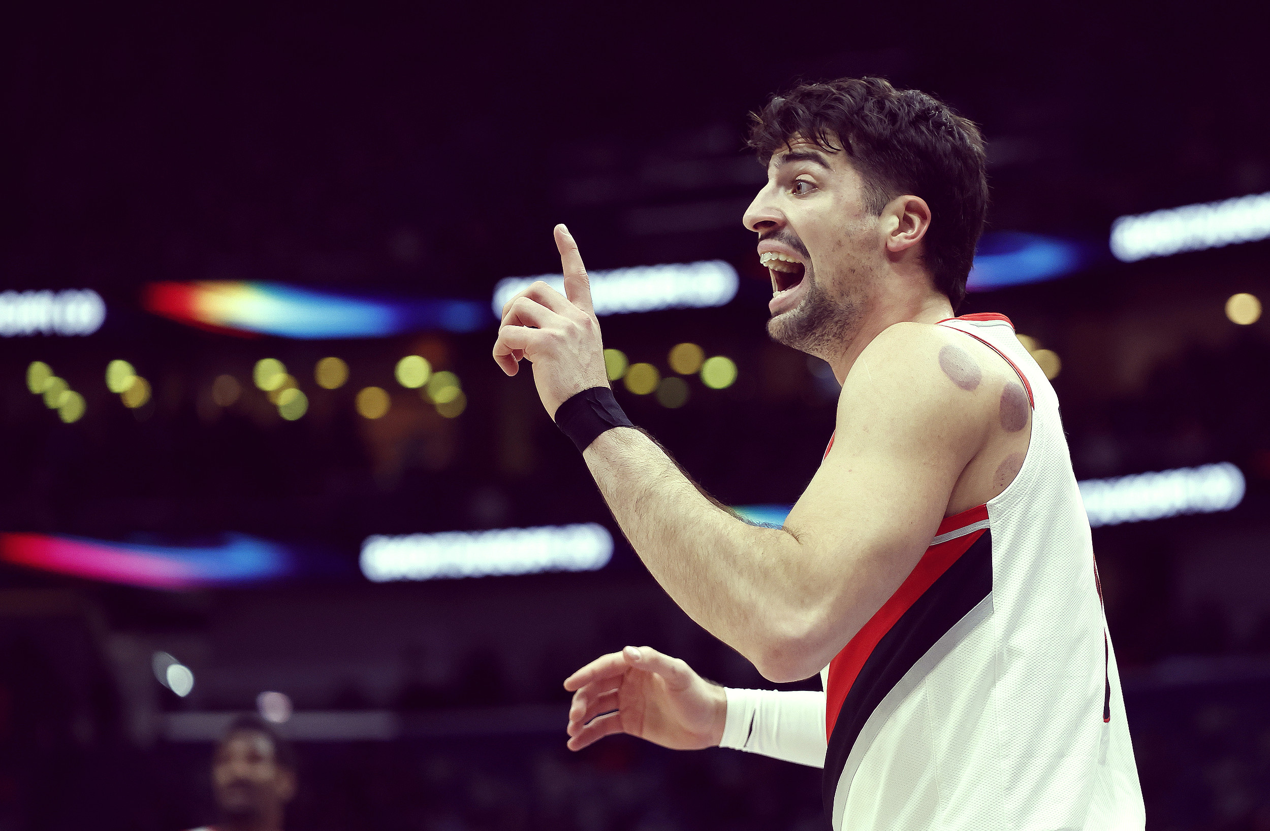 关于开拓者队主场力克独行侠队，豪取胜利的信息